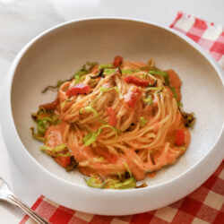 Tagliolini mantecati con crema di peperoni rossi e aglione della chiana